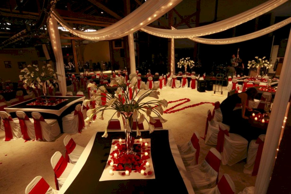 Beautiful winter table decoration ideas for a romantic dinner 12