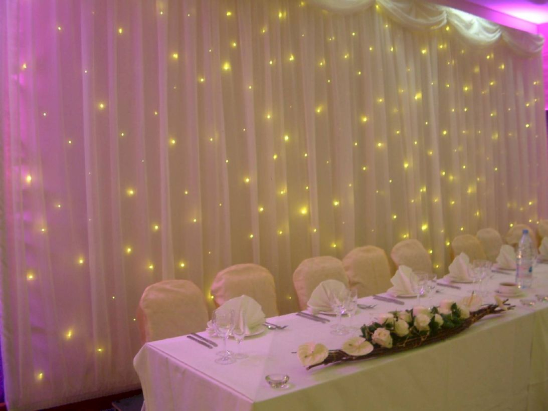 Beautiful winter table decoration ideas for a romantic dinner 15