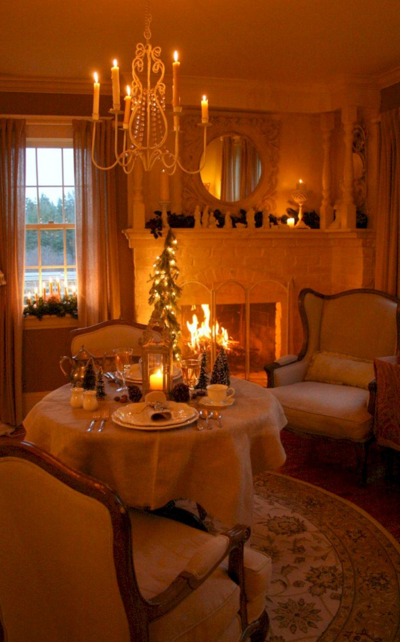 Beautiful winter table decoration ideas for a romantic dinner 17