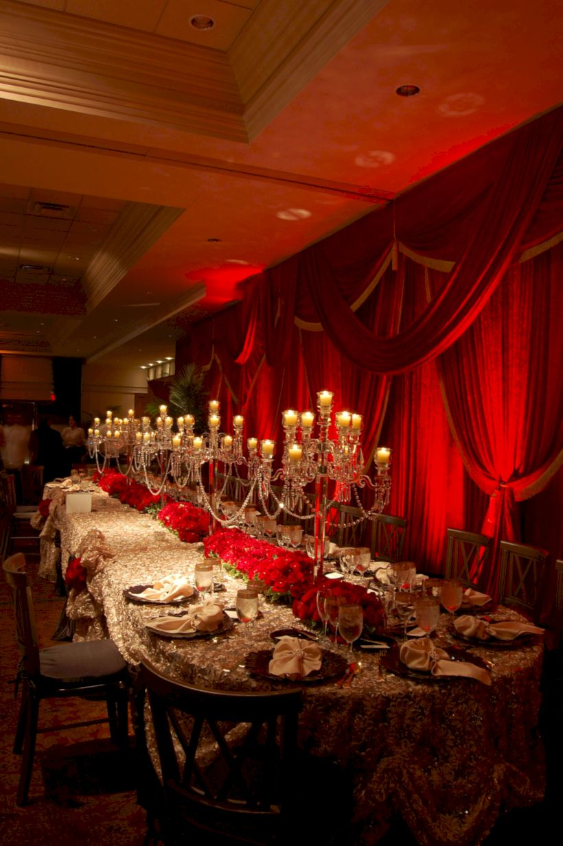 Beautiful winter table decoration ideas for a romantic dinner 24