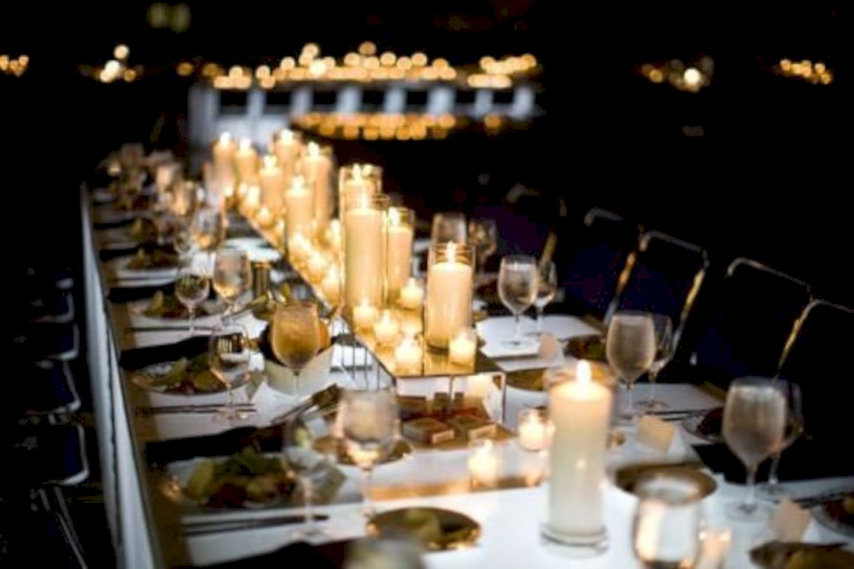 Beautiful winter table decoration ideas for a romantic dinner 28