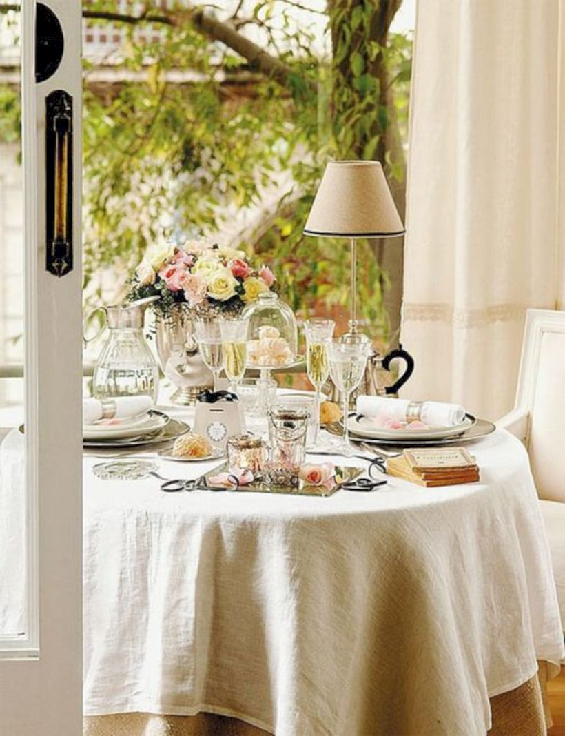 Beautiful winter table decoration ideas for a romantic dinner 30