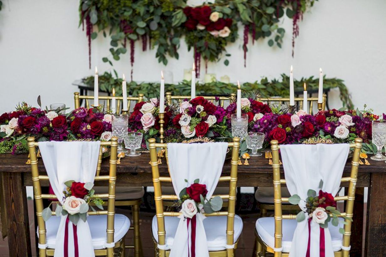 Beautiful winter table decoration ideas for a romantic dinner 32