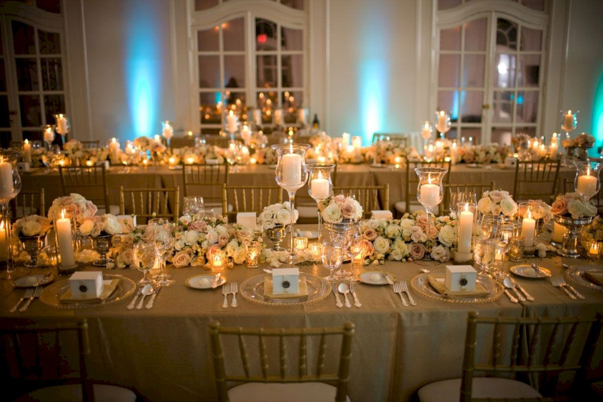 Beautiful winter table decoration ideas for a romantic dinner 35