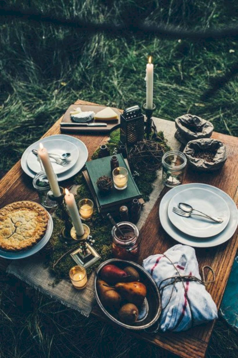 Beautiful winter table decoration ideas for a romantic dinner 38