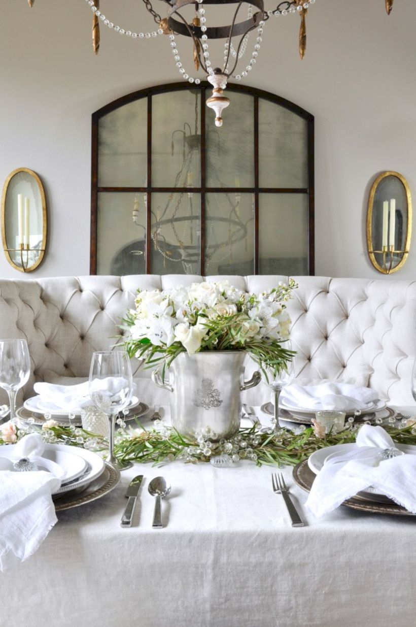 Beautiful winter table decoration ideas for a romantic dinner 45