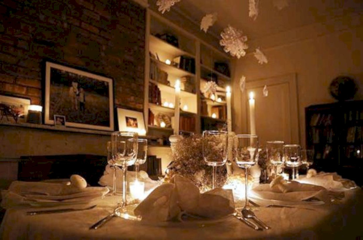Beautiful winter table decoration ideas for a romantic dinner 49