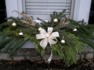 Colorful winter planters for your outdoor decorations 03