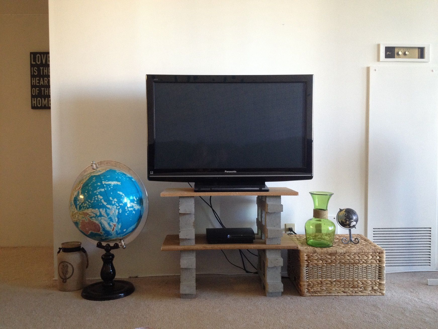 Modern tv stand design ideas for small living room 38