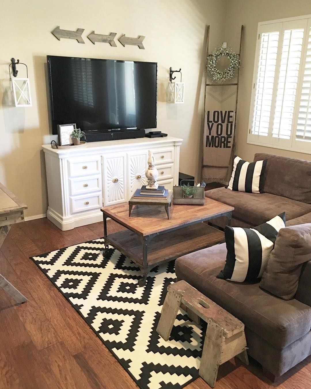 Modern tv stand design ideas for small living room 52