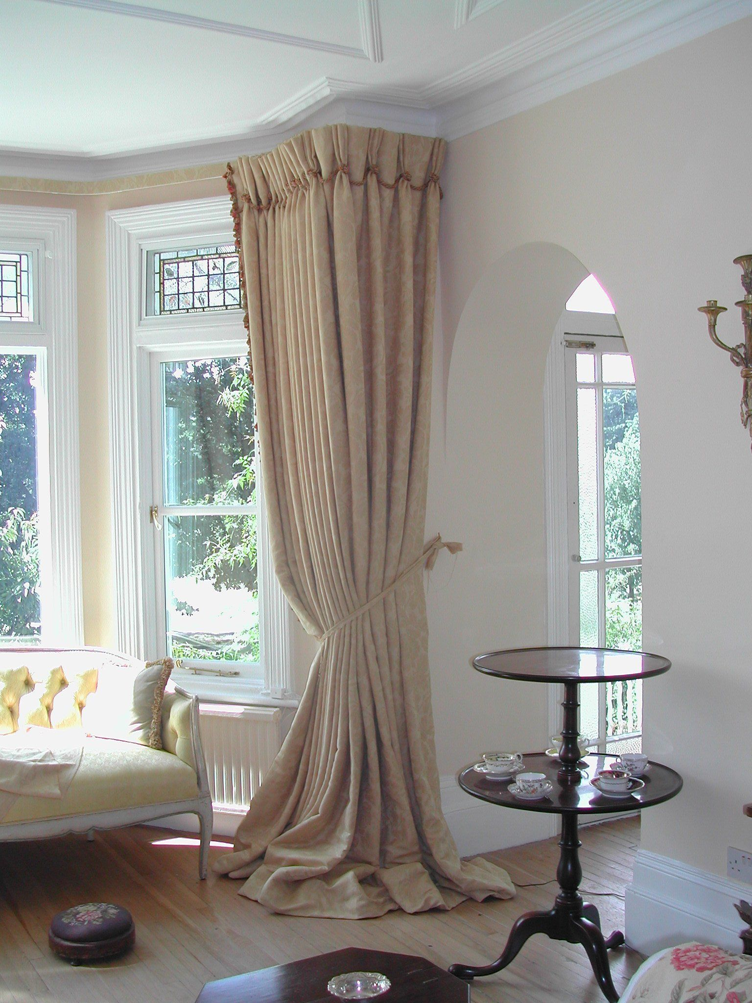Window treatment and curtain ideas to beautify your window space 06