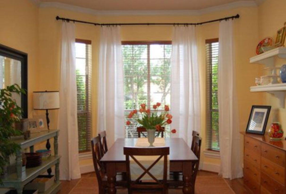 Window treatment and curtain ideas to beautify your window space 44