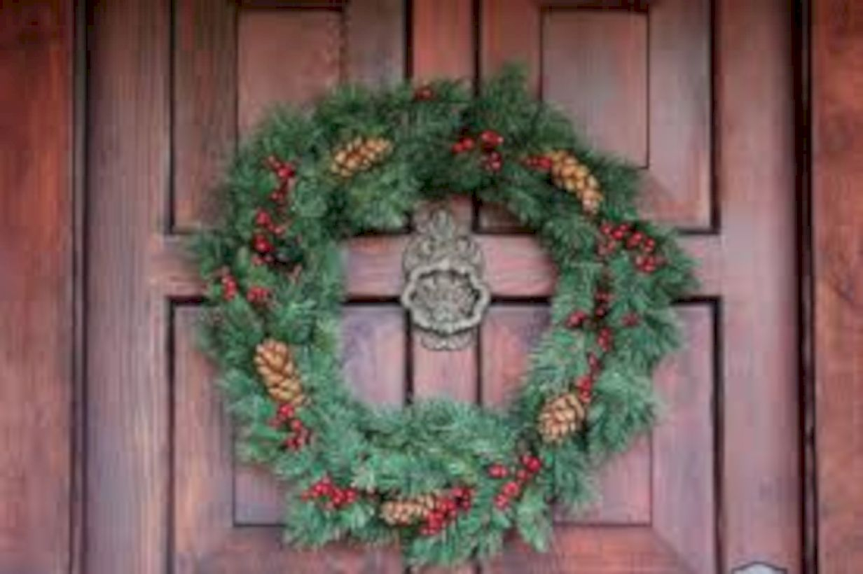 48 Winter Christmas Wreath to Compliment your Door - Matchness.com