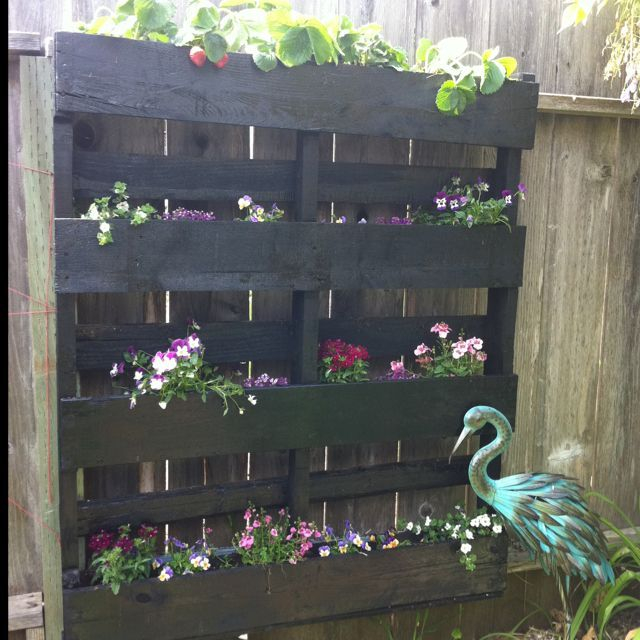 Beautiful yet functional privacy fence planter boxes ideas 06