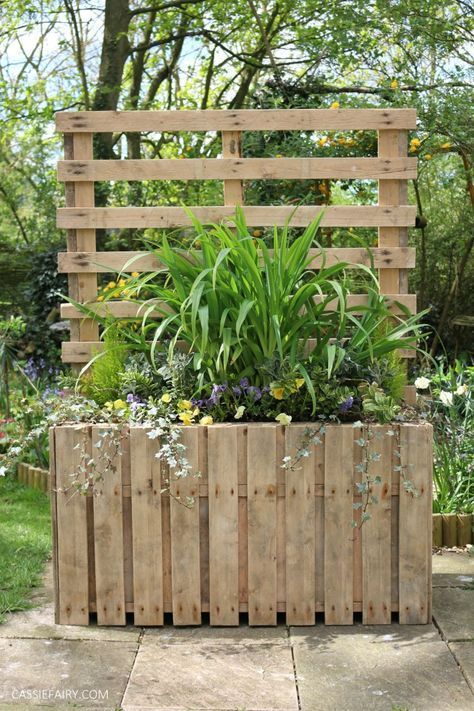 54 Beautiful Yet Functional Privacy Fence Planter Boxes Ideas ...