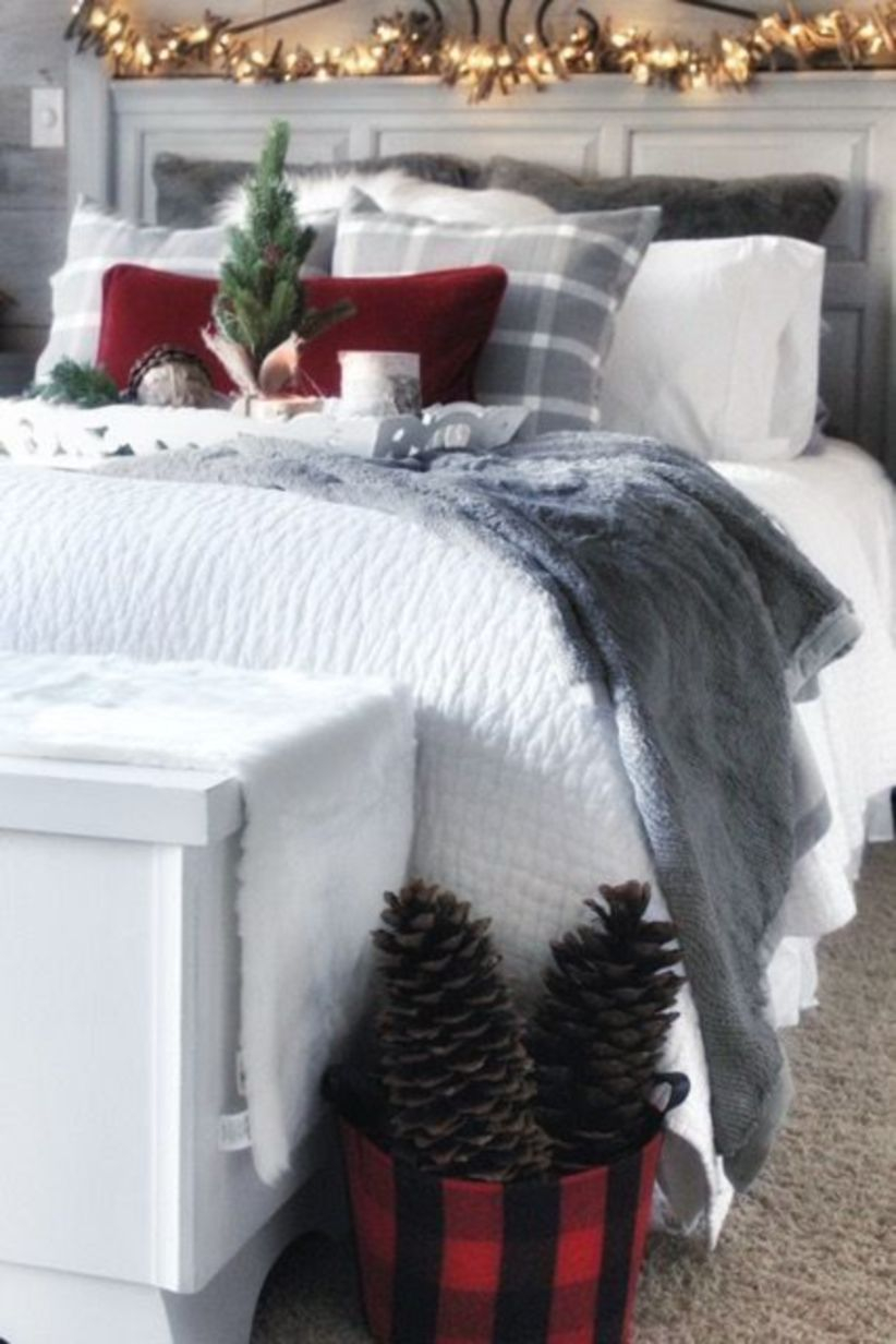 Cozy and beautiful bedroom for winter decor ideas 09