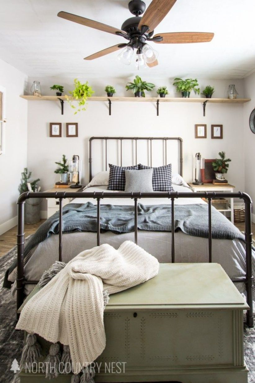 Cozy and beautiful bedroom for winter decor ideas 13