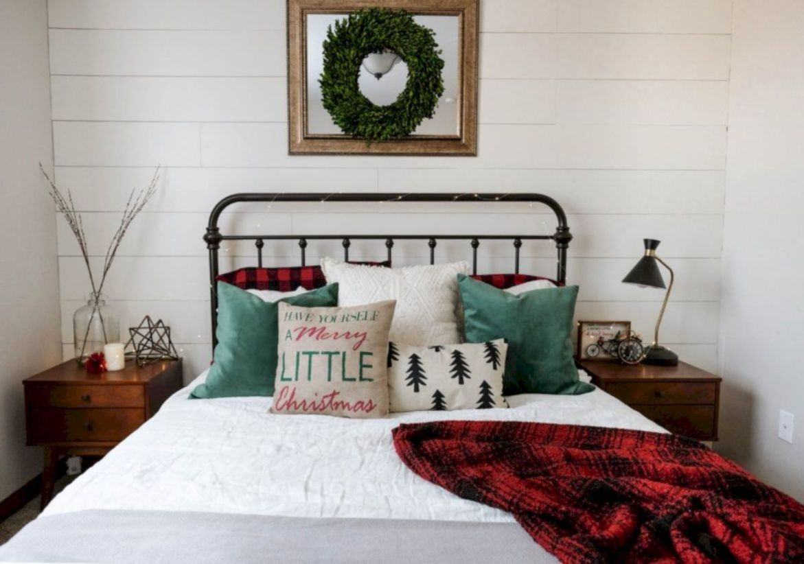 Cozy and beautiful bedroom for winter decor ideas 20