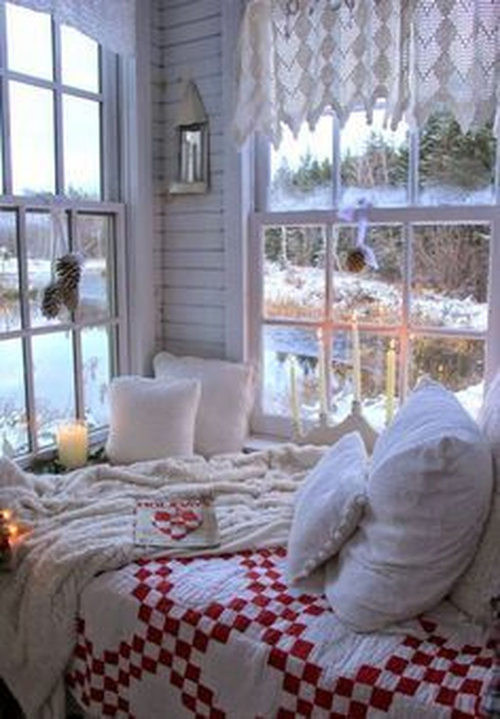 Cozy and beautiful bedroom for winter decor ideas 23