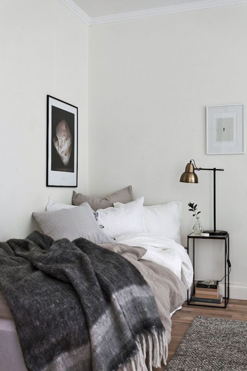 Cozy and beautiful bedroom for winter decor ideas 31