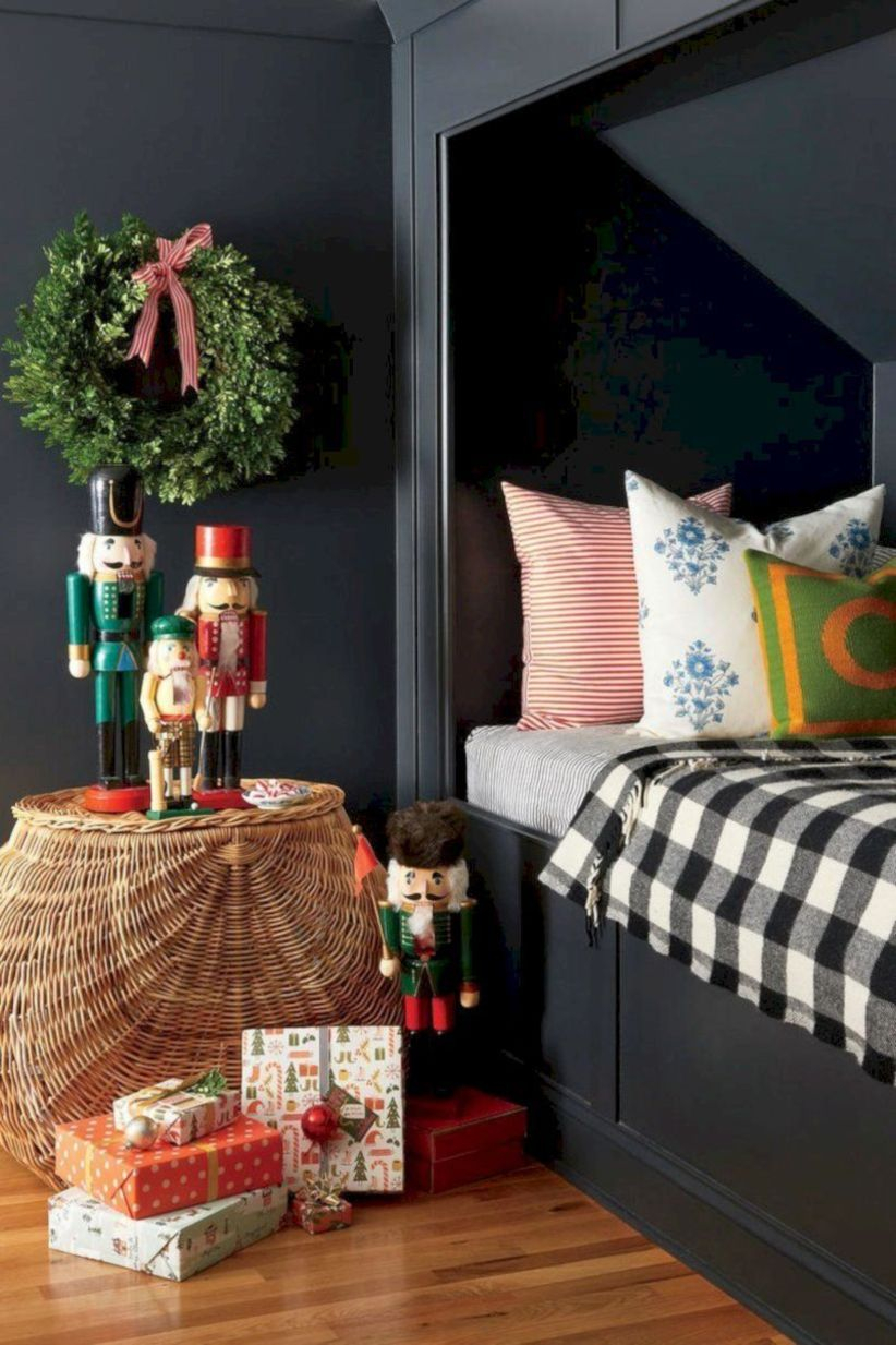 Cozy and beautiful bedroom for winter decor ideas 46