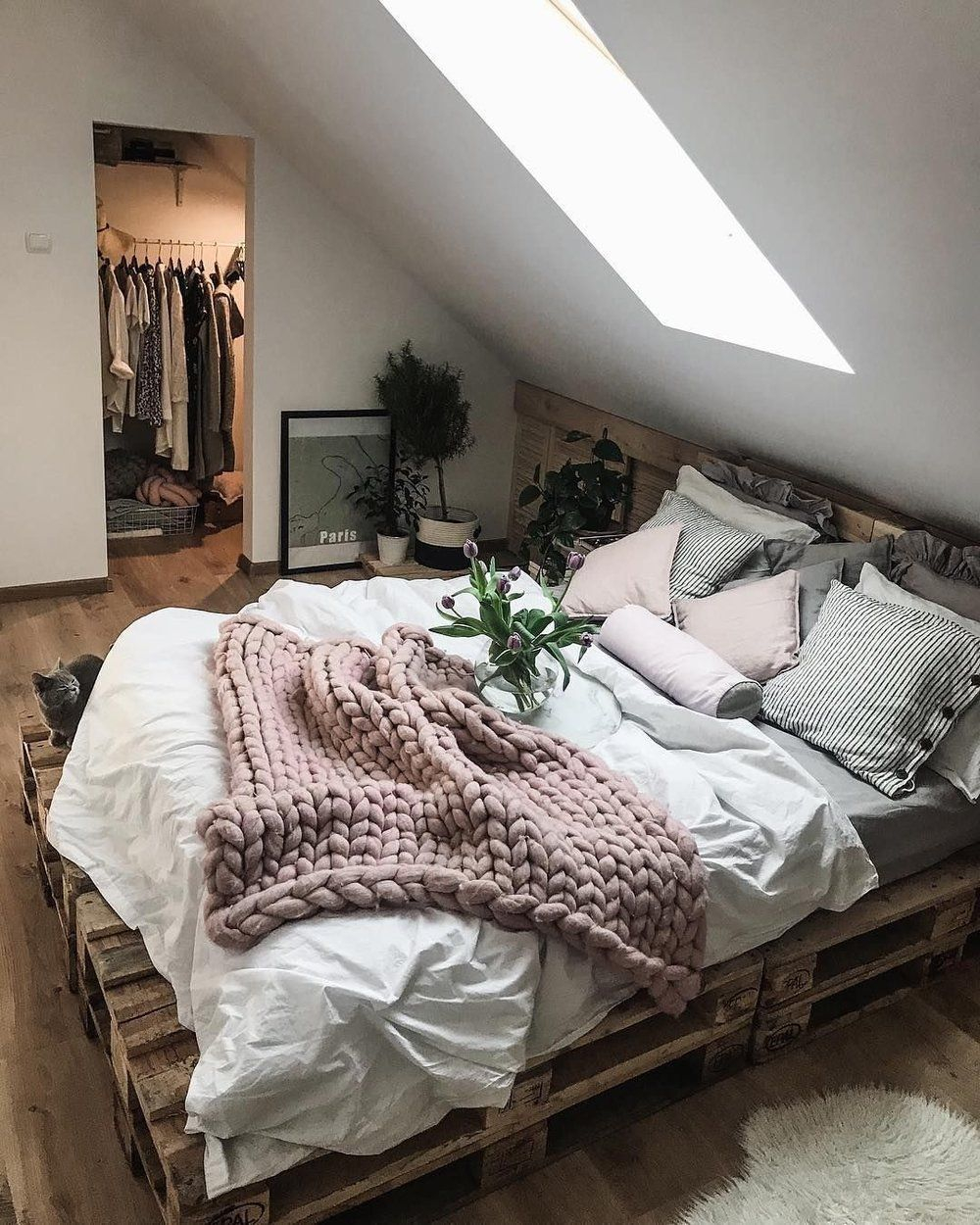 Cozy and beautiful bedroom for winter decor ideas 50
