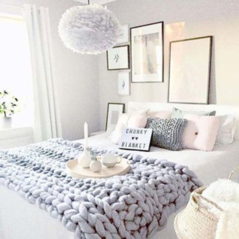 Cozy and beautiful bedroom for winter decor ideas 55