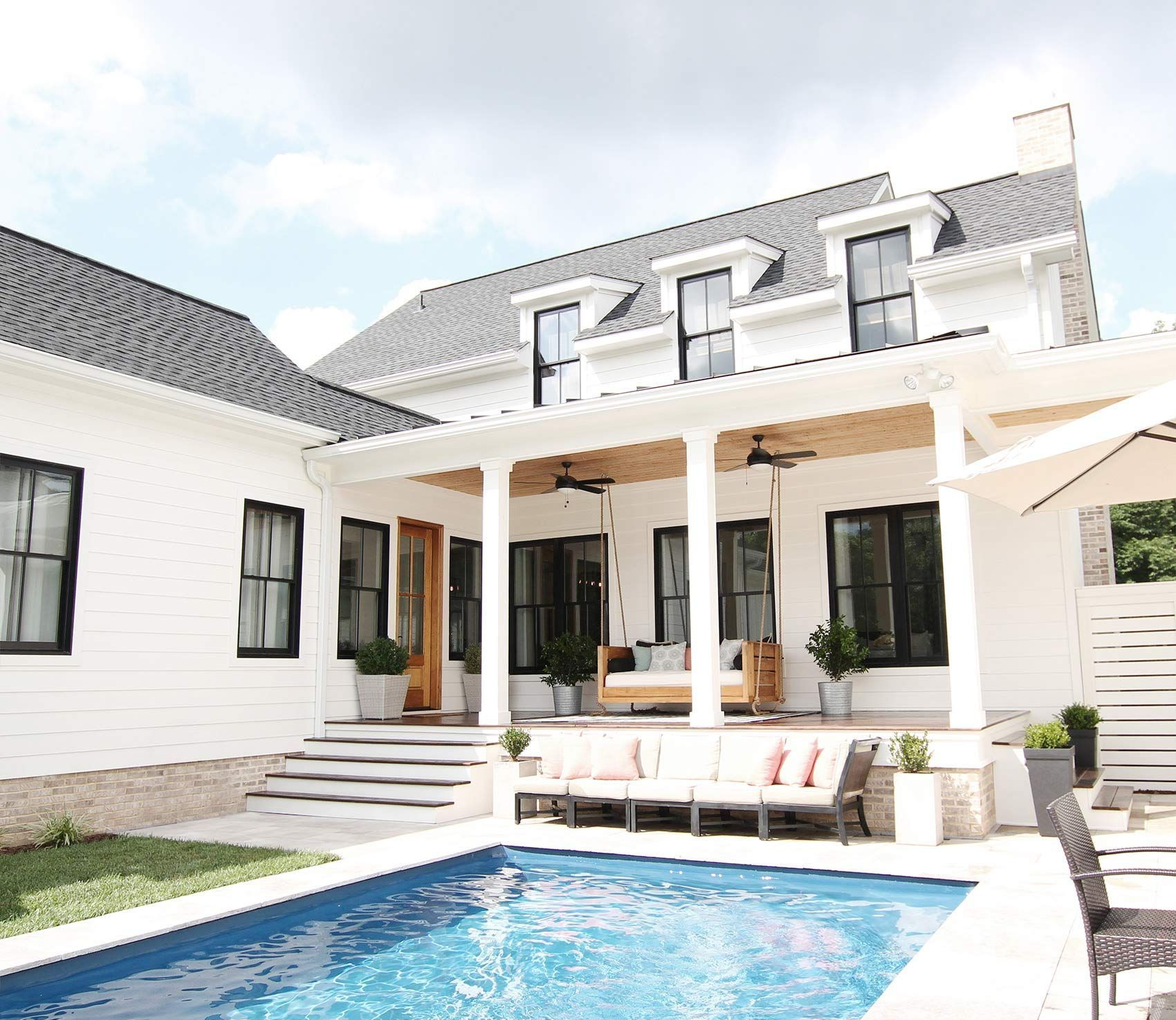 Modern farmhouse exterior design ideas 01