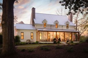 Modern farmhouse exterior design ideas 06
