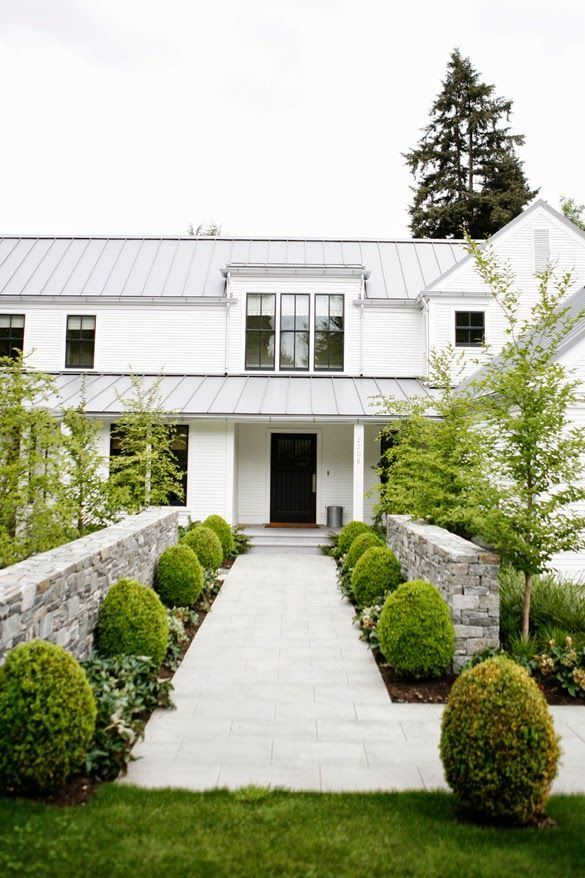 Modern farmhouse exterior design ideas 12