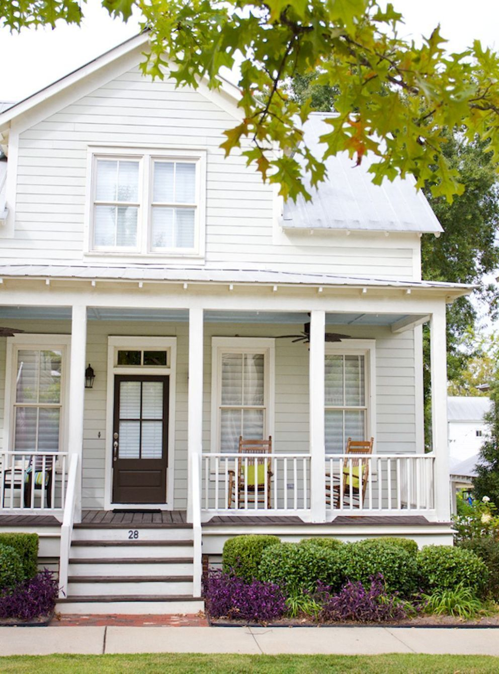 Modern farmhouse exterior design ideas 14