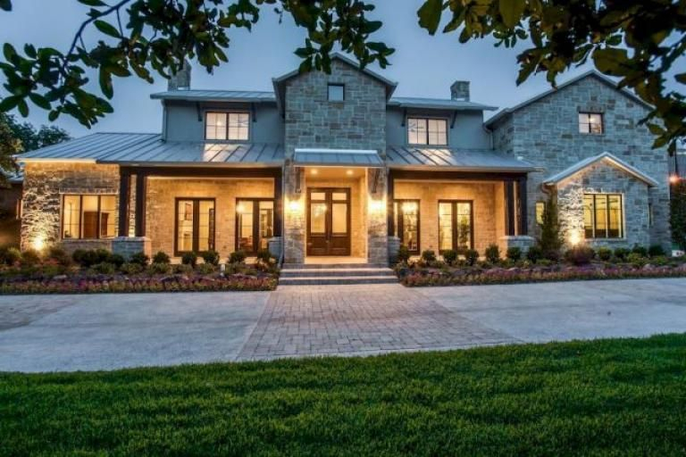 Modern farmhouse exterior design ideas 16