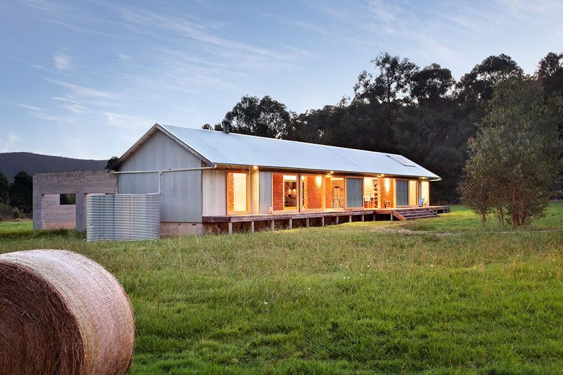 Modern farmhouse exterior design ideas 22