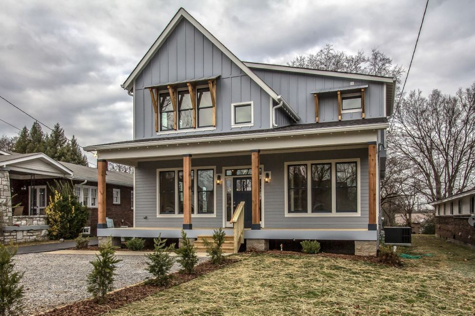 Modern farmhouse exterior design ideas 31
