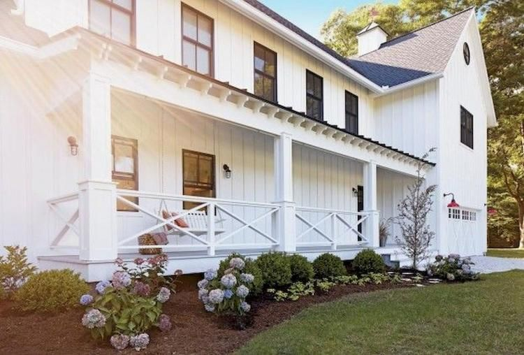 Modern farmhouse exterior design ideas 33