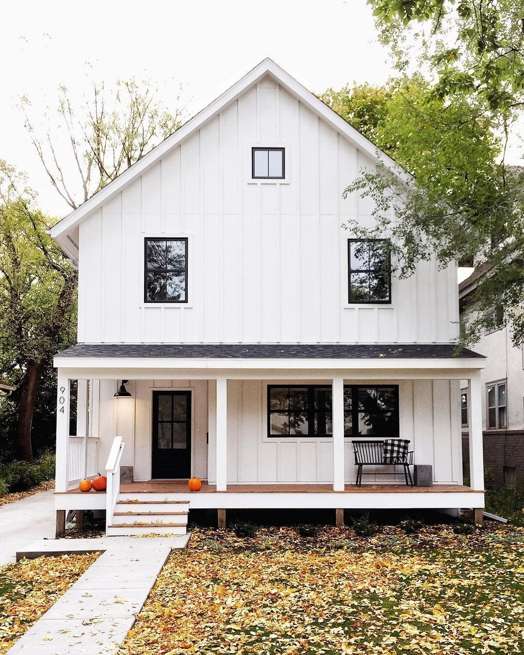 Modern farmhouse exterior design ideas 36