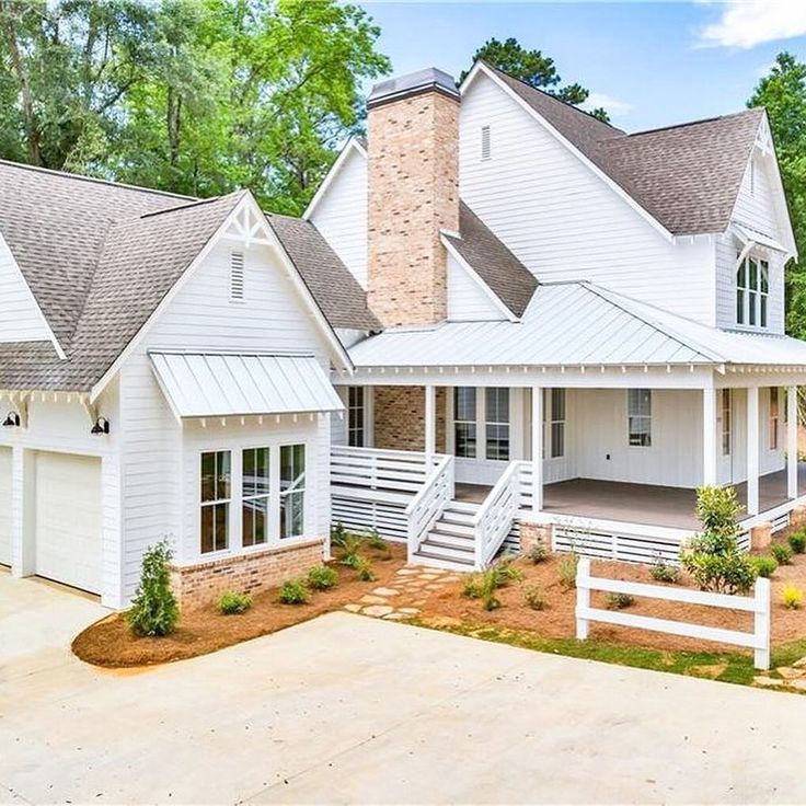 Modern farmhouse exterior design ideas 43