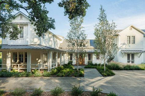 Modern farmhouse exterior design ideas 45