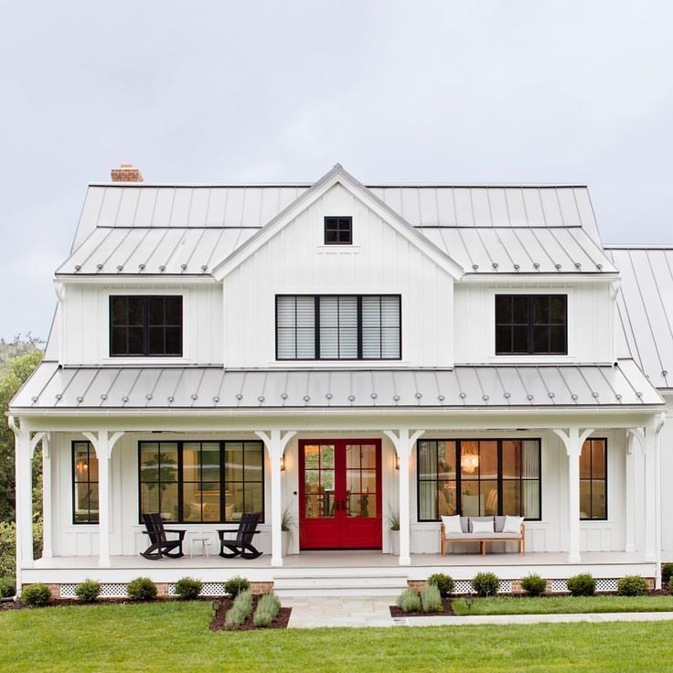 Modern farmhouse exterior design ideas 47