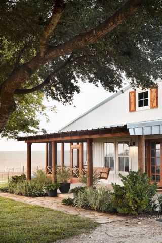 Modern farmhouse exterior design ideas 51