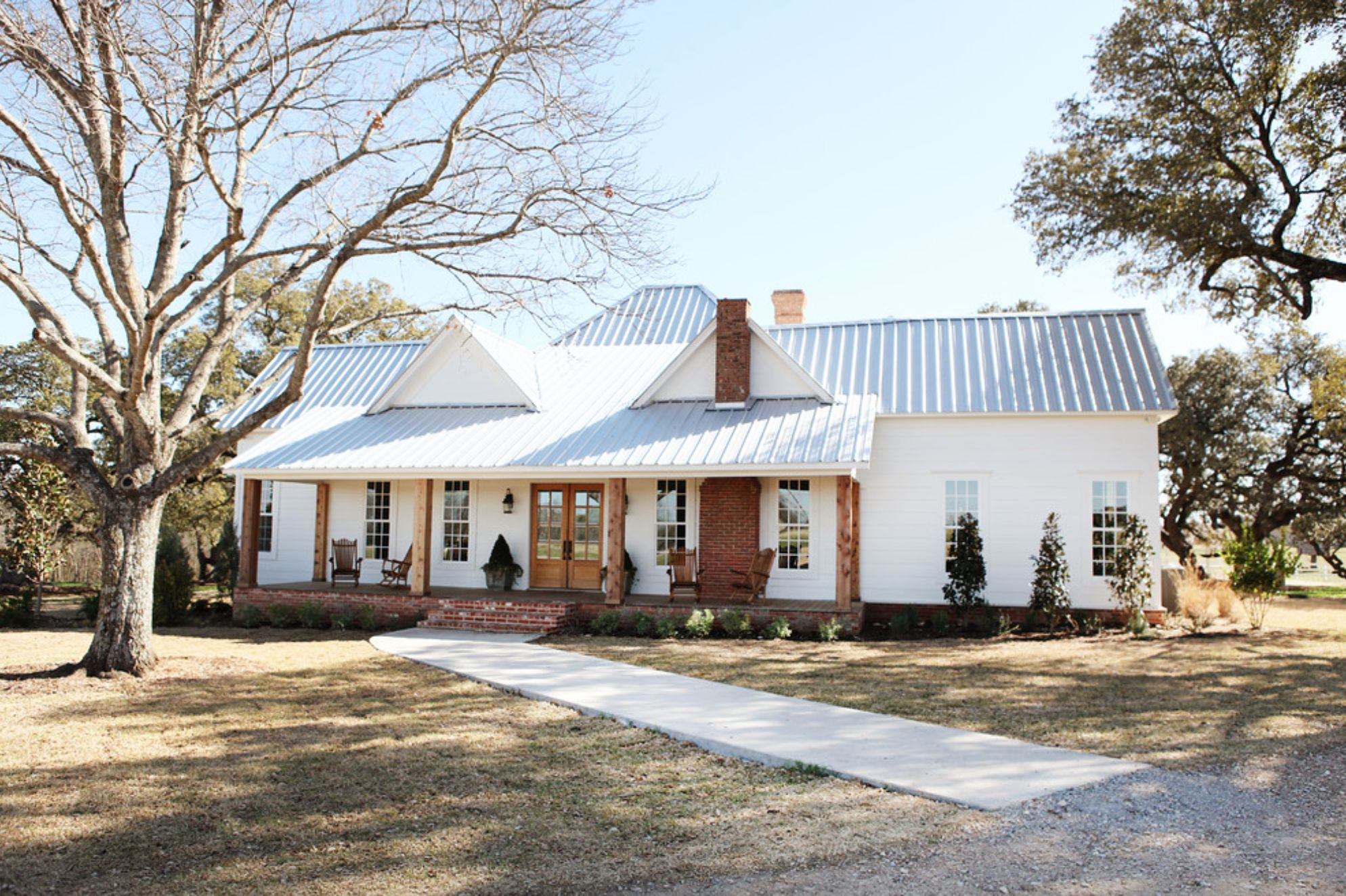 Modern farmhouse exterior design ideas 52