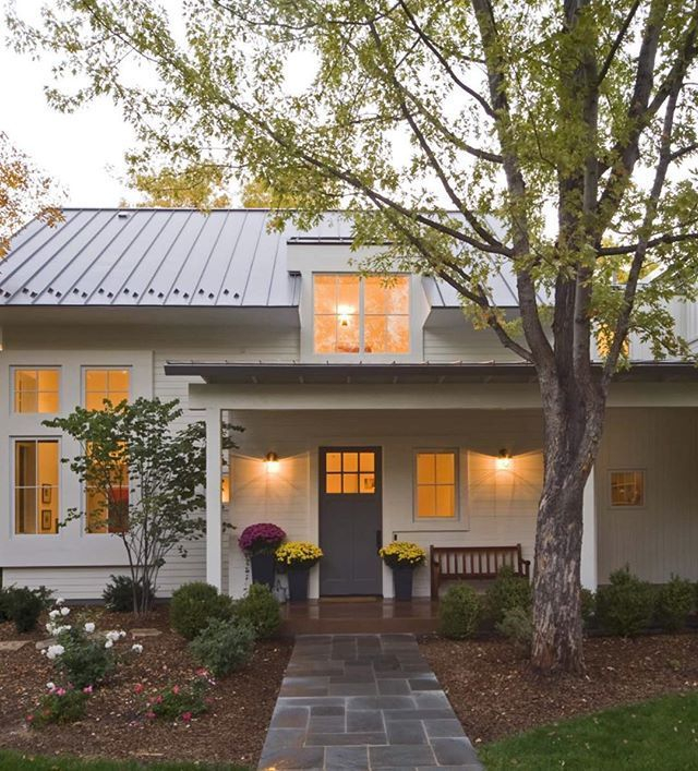 Modern farmhouse exterior design ideas 53
