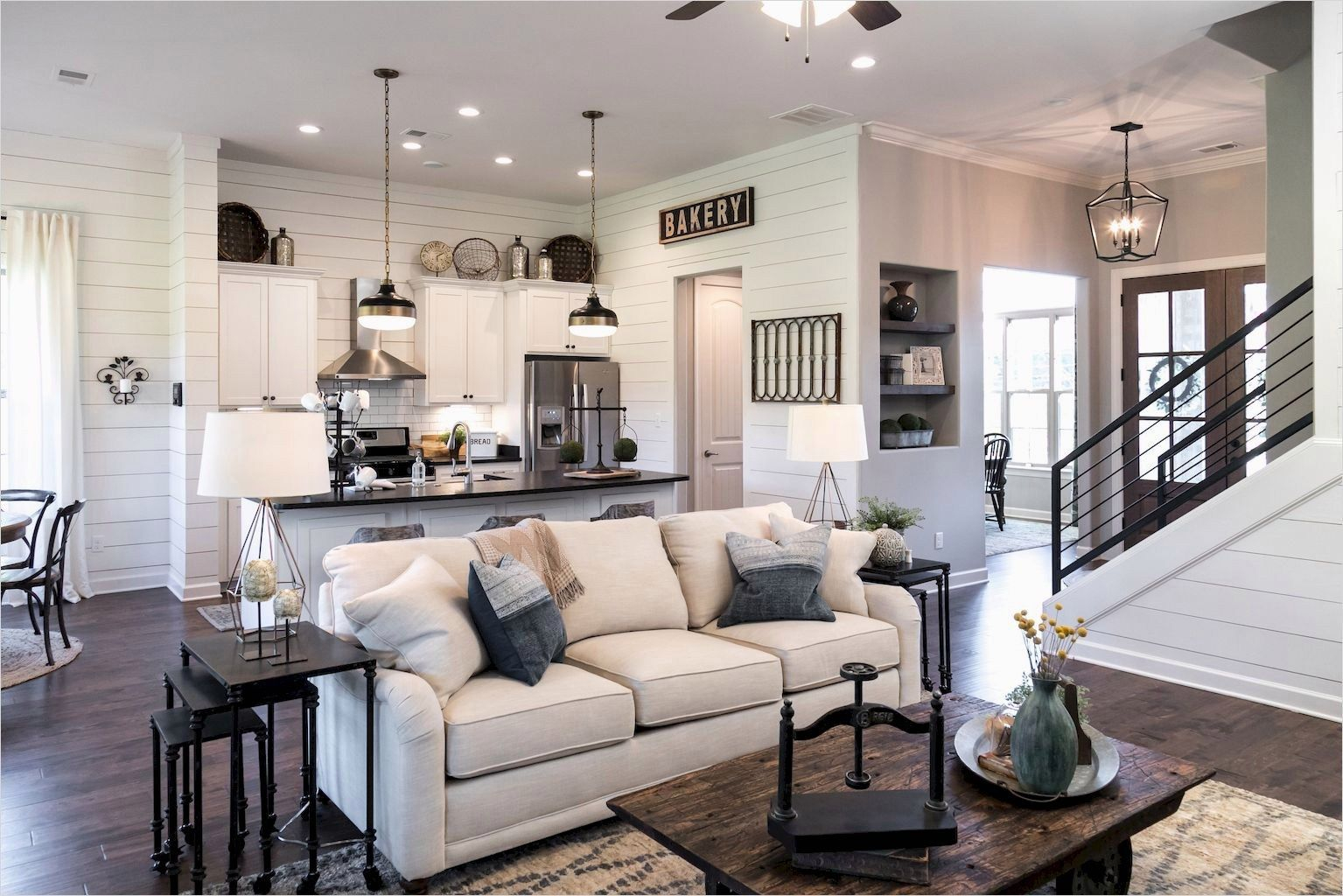 Amazing living room design ideas 19