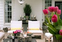 Design a living room in a small space that remains comfortablel 03