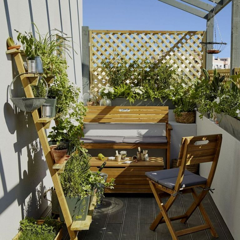 Small-balcony-garden