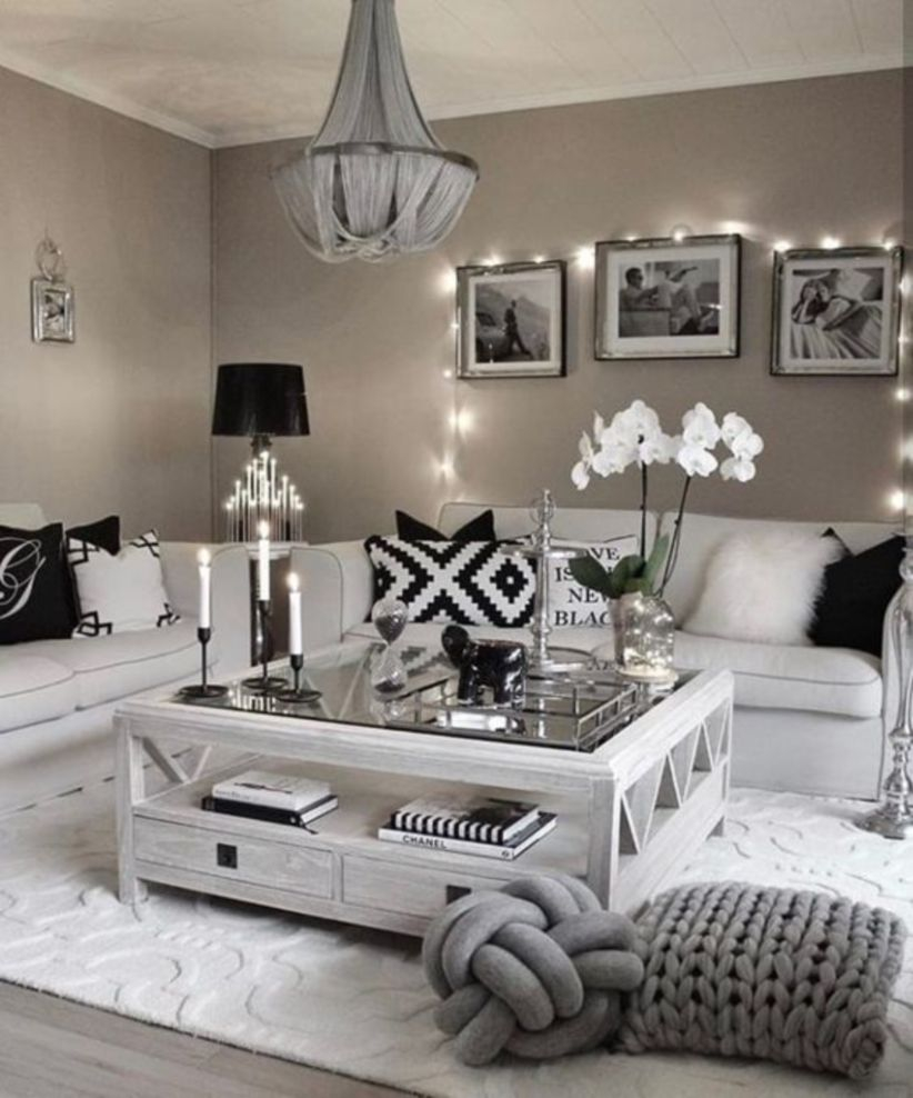 The design of the living room looks luxurious 03