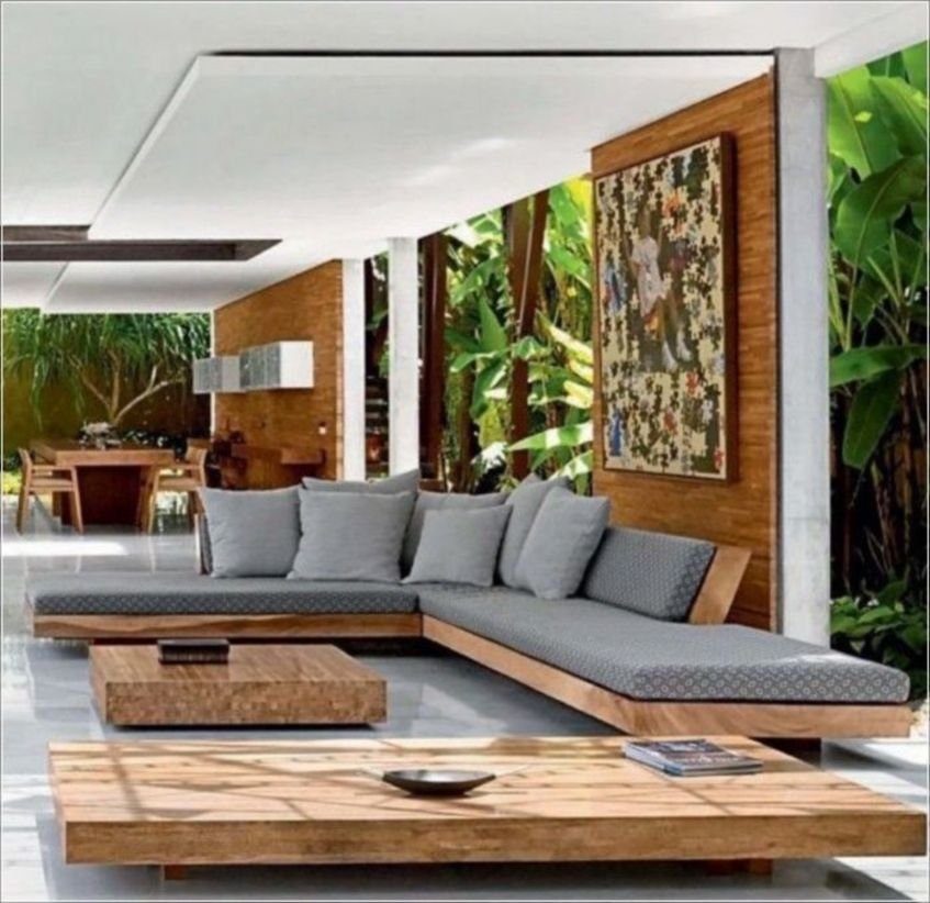 The design of the living room looks luxurious 15