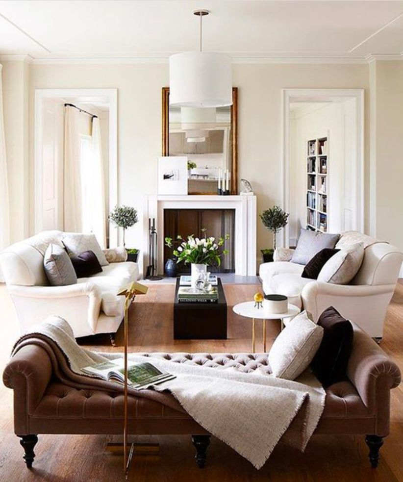 The design of the living room looks luxurious 23