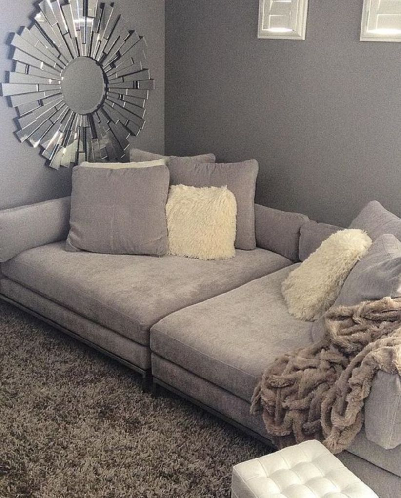 The design of the living room looks luxurious 29