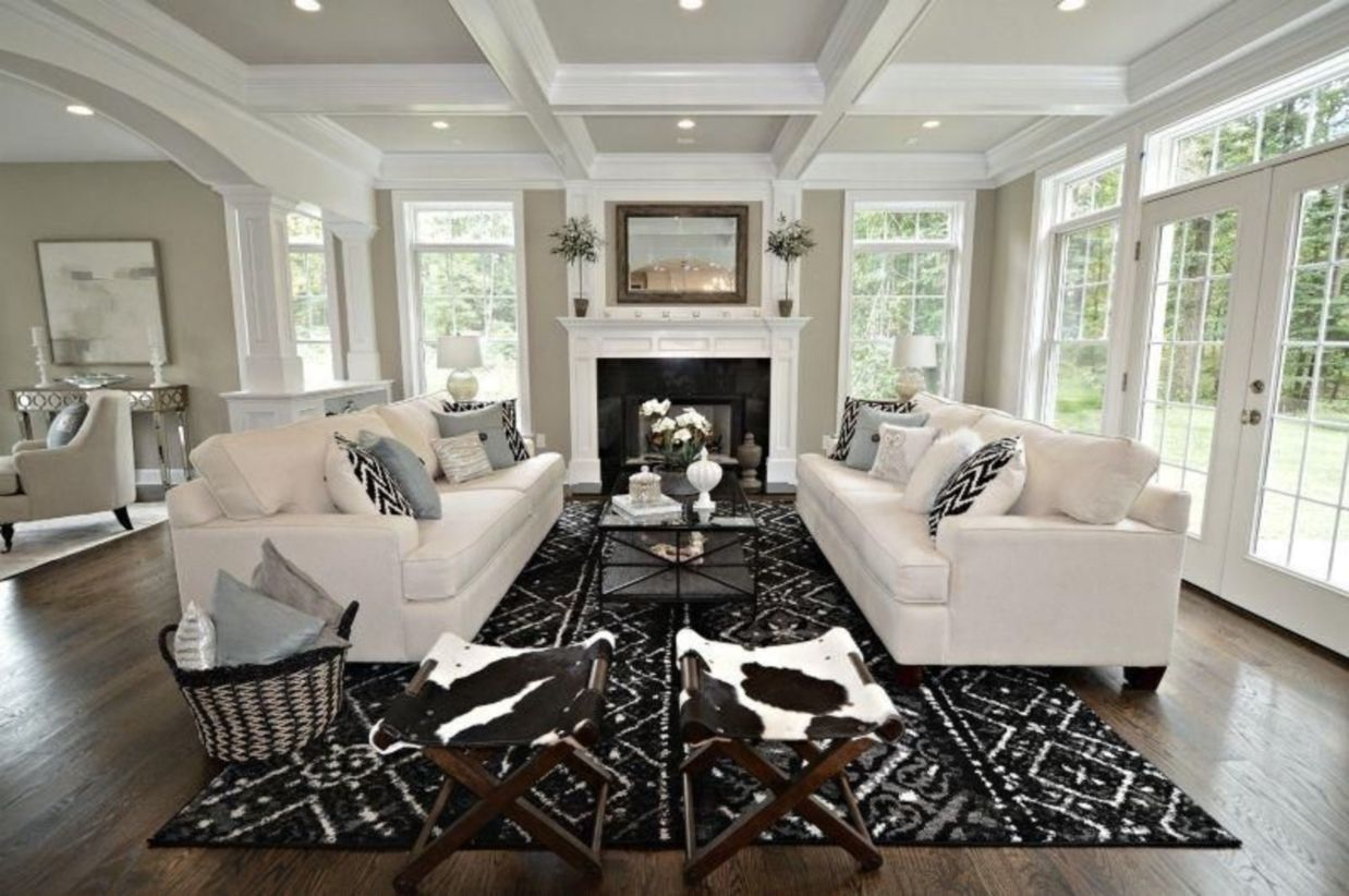 The design of the living room looks luxurious 36